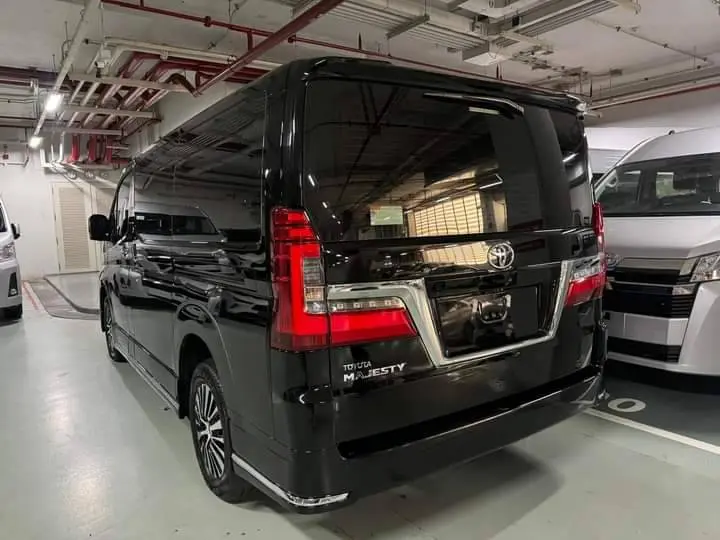 van_thai_rental_toyota_majesty01